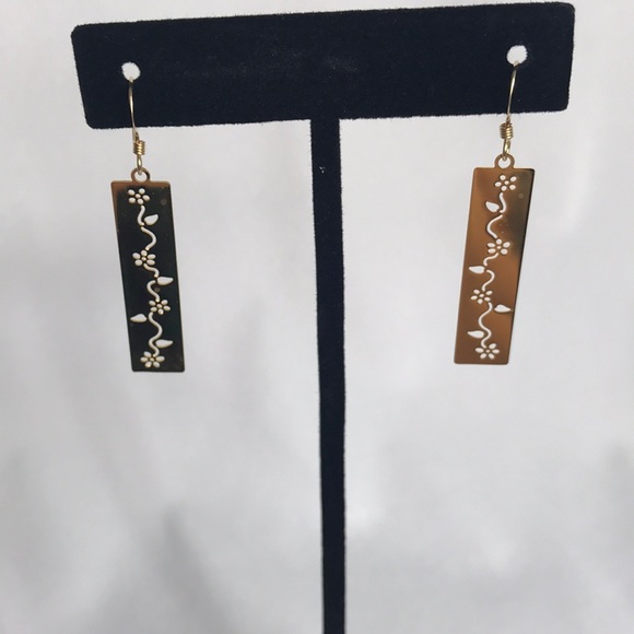 🌻3/25🌻 24k Gold Plated Floral Dangle Earrings - Picture 2 of 4